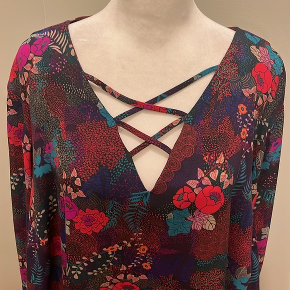 Violet + Claire Floral Long Sleeve Blouse - Picture 2 of 8